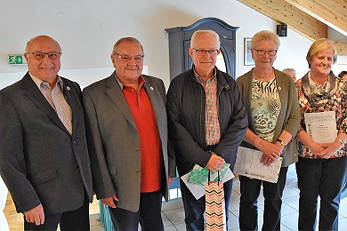 Ehrungen 40 Jahre Mitgliedschaft (v.l.): Josef Lindig, Hermann Klaschka, Joachim von Eyb; 25-jährige Treue: Monika Deininger, Christa Köfer