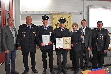 Stefan Deininger und Heinz Frommberger wurden für 25- beziehungsweise 40-jährigen aktiven Feuerwehrdienst ausgezeichnet